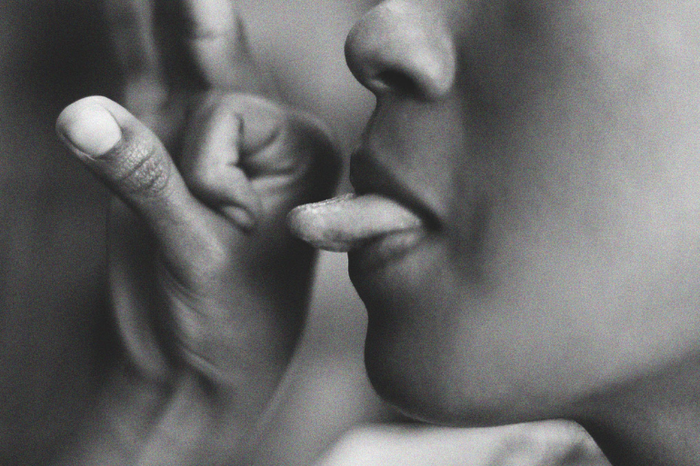 Beso negro: qué es y cómo practicarlo con seguridad